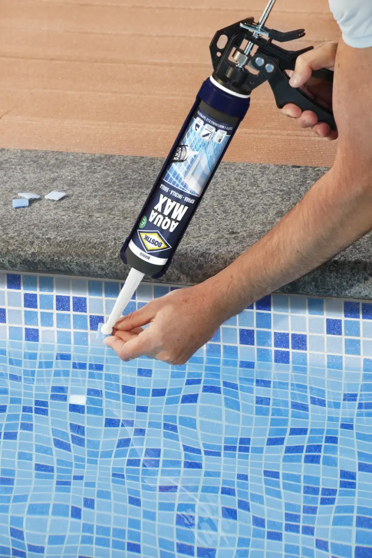 7007117-Article-application-shot-en-325-Bostik-425g-IT-AquaMax