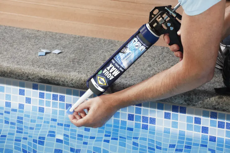 7007117-Article-application-shot-en-127-Bostik-425g-IT-AquaMax