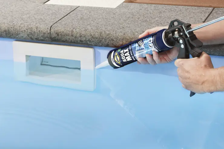 7007117-Article-application-shot-en-339-Bostik-425g-IT-AquaMax